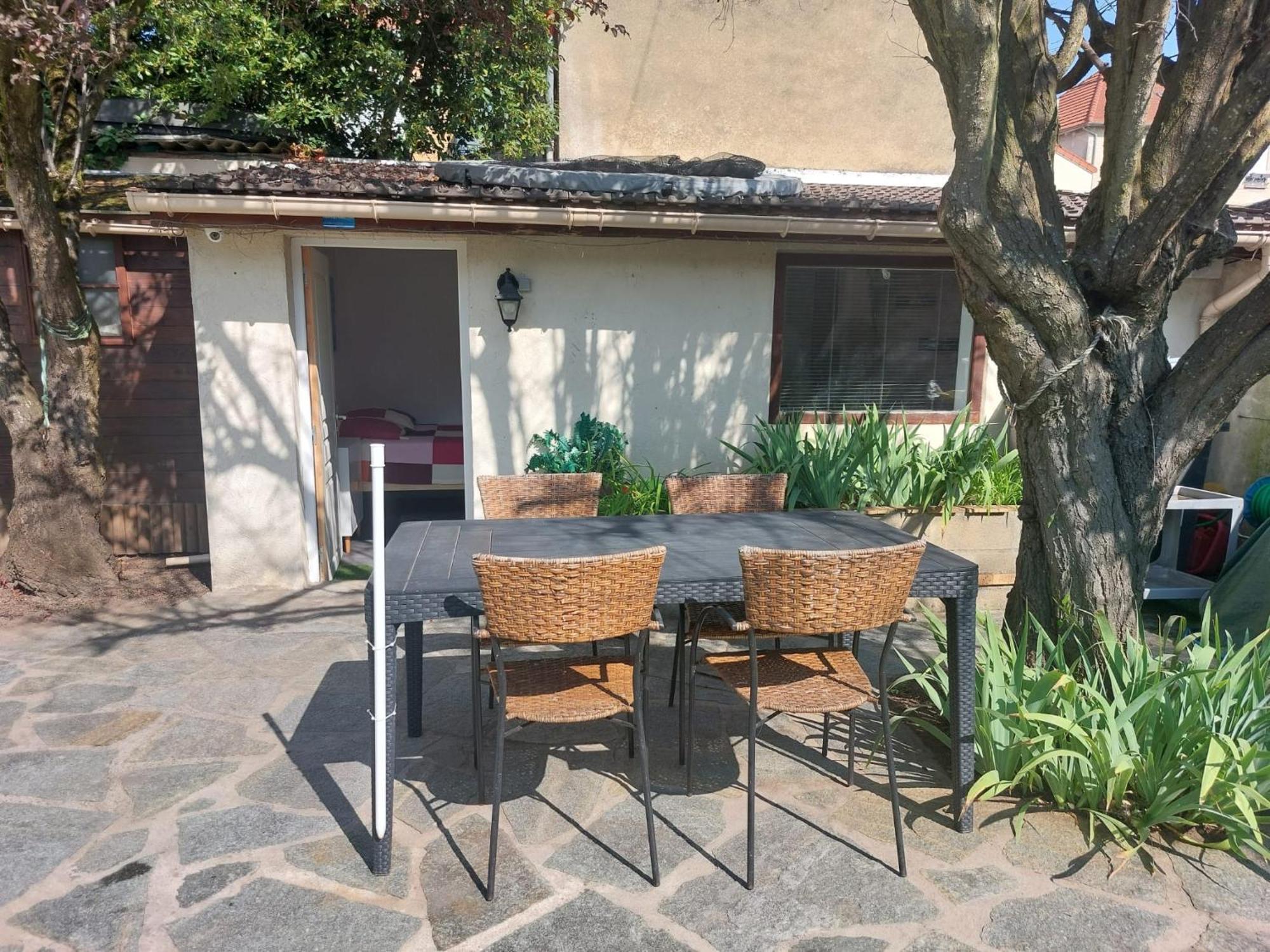 Hotel Aloha Champignol Zewnętrze zdjęcie